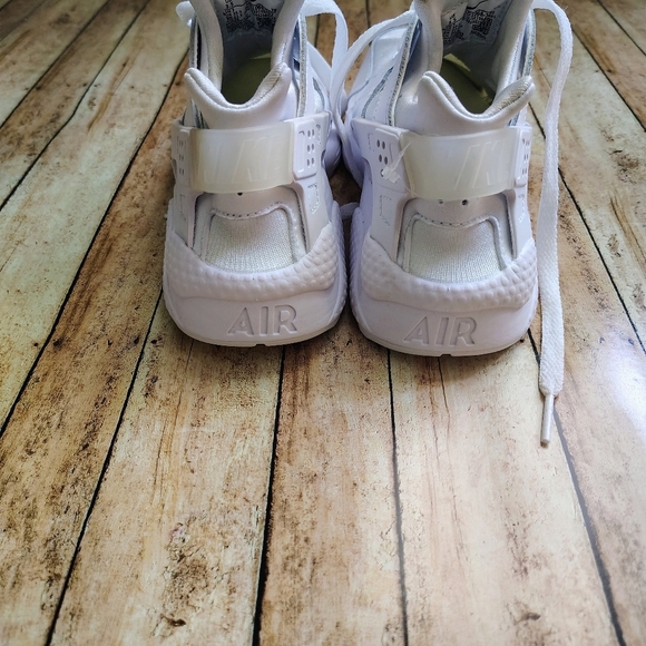 Nike Air Huarache NWOT White Sneakers 3.5 - Picture 5 of 7